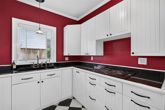 1005 E 27th Street, Houston, TX 77009