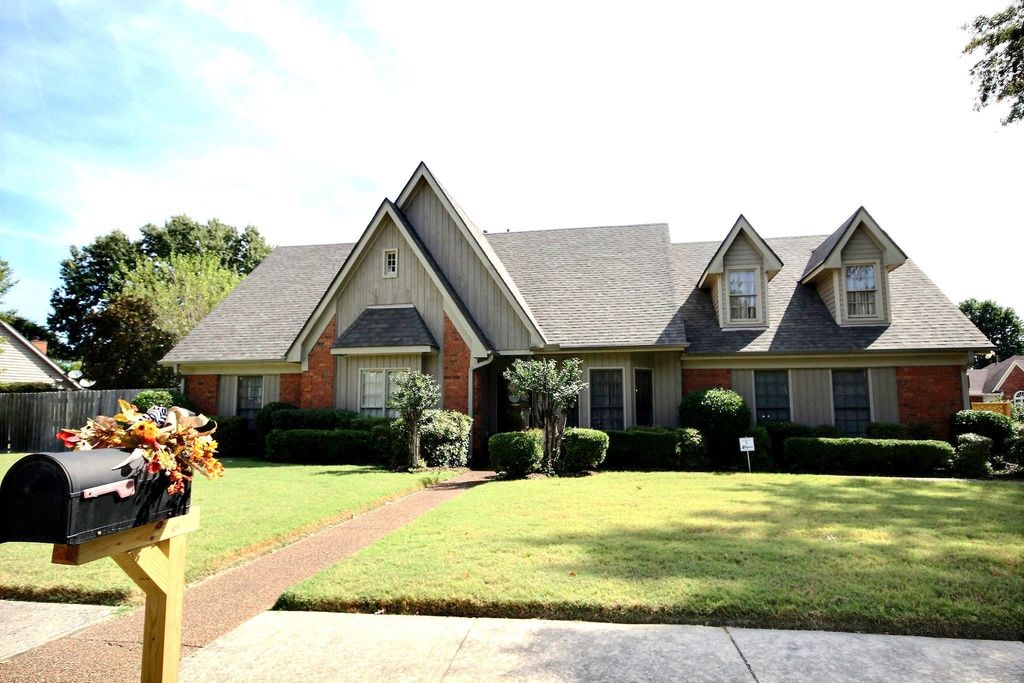 2000 WESTBRIAR DR, Memphis, TN 38016