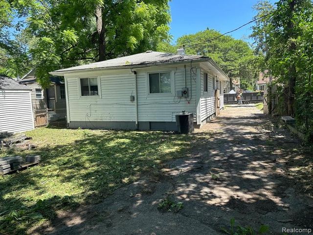 19325 Grandville Avenue, Detroit, MI 48219
