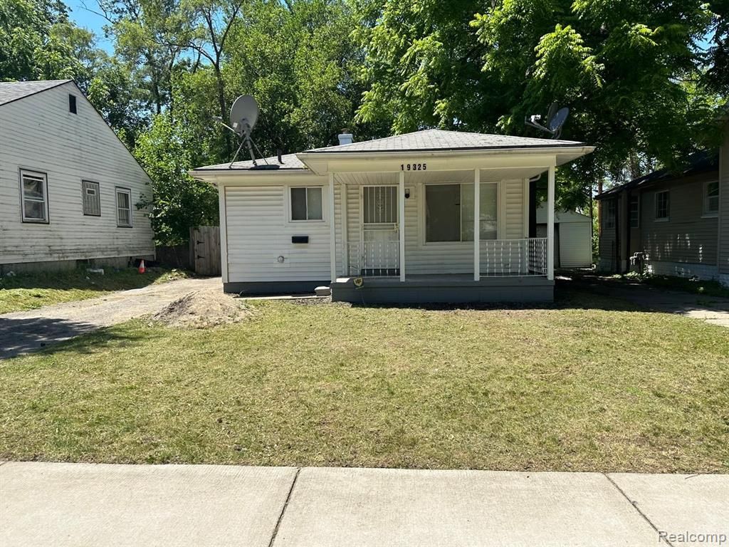 19325 Grandville Avenue, Detroit, MI 48219
