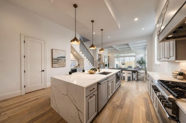 607 W 27th Street, Houston, TX 77008