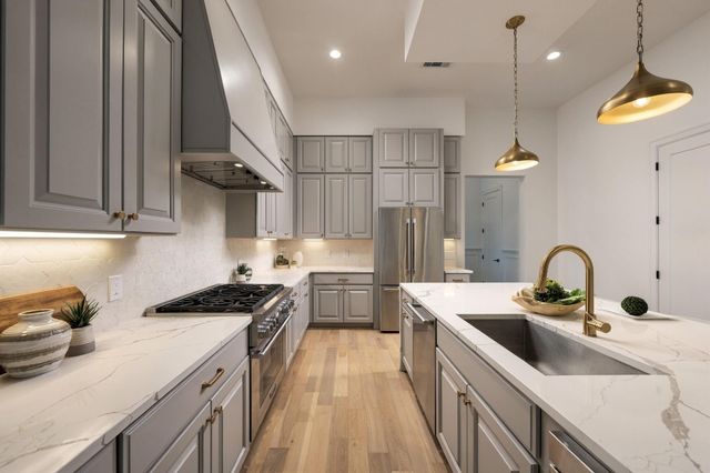 607 W 27th Street, Houston, TX 77008