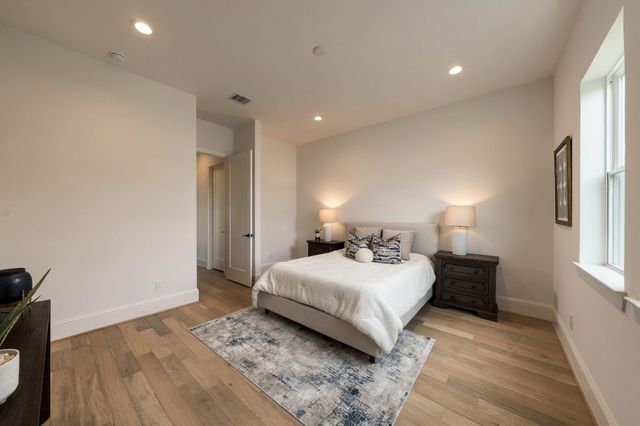 607 W 27th Street, Houston, TX 77008