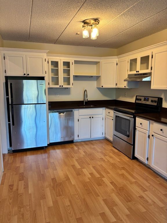 308 Quarry St 501, Quincy, MA 02169