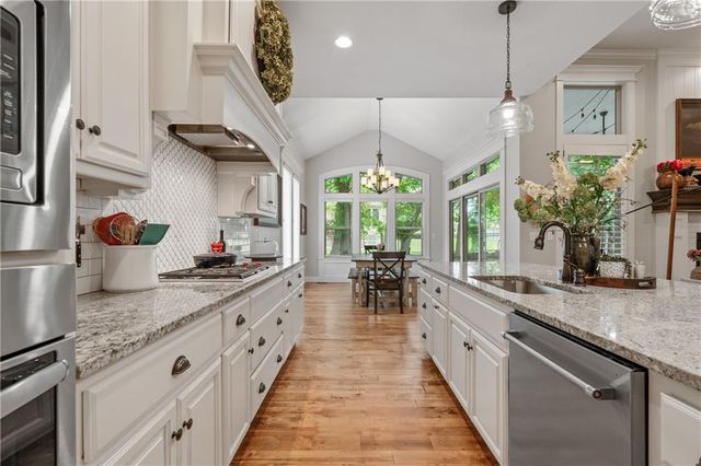 10736 S Palisade Street, Olathe, KS 66061