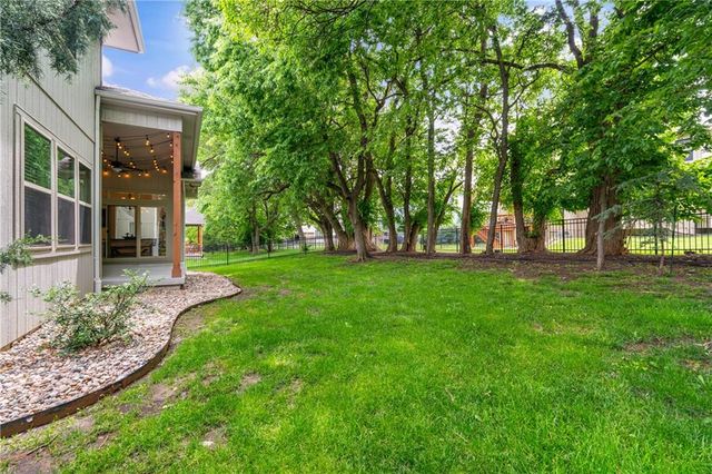 10736 S Palisade Street, Olathe, KS 66061