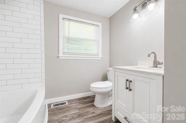 2121 24th Street NE, Hickory, NC 28601