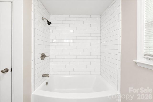 2121 24th Street NE, Hickory, NC 28601