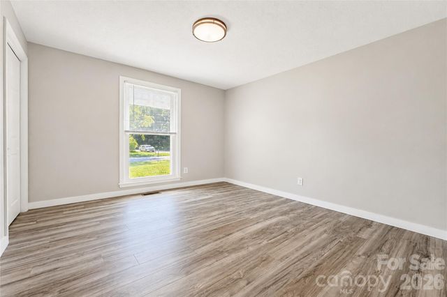 2121 24th Street NE, Hickory, NC 28601