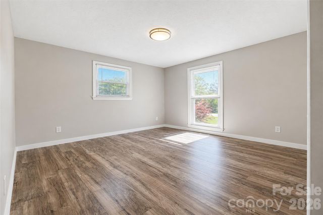 2121 24th Street NE, Hickory, NC 28601