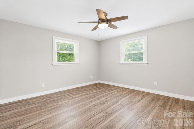 2121 24th Street NE, Hickory, NC 28601
