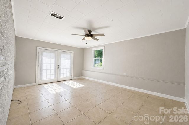 2121 24th Street NE, Hickory, NC 28601