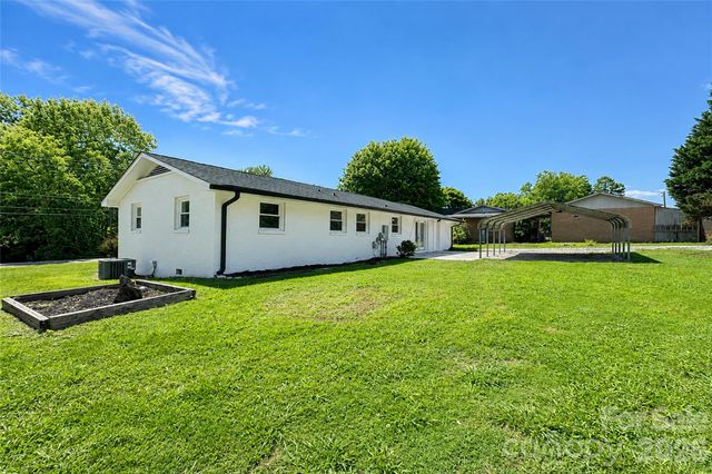 2121 24th Street NE, Hickory, NC 28601