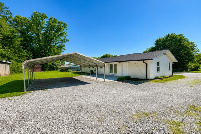 2121 24th Street NE, Hickory, NC 28601