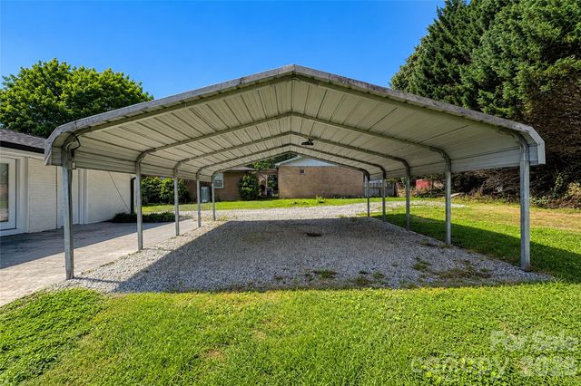 2121 24th Street NE, Hickory, NC 28601