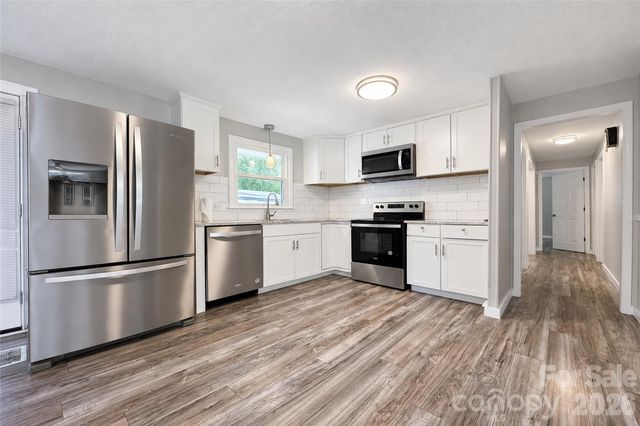 2121 24th Street NE, Hickory, NC 28601