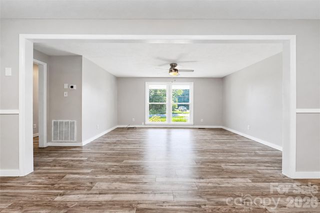 2121 24th Street NE, Hickory, NC 28601