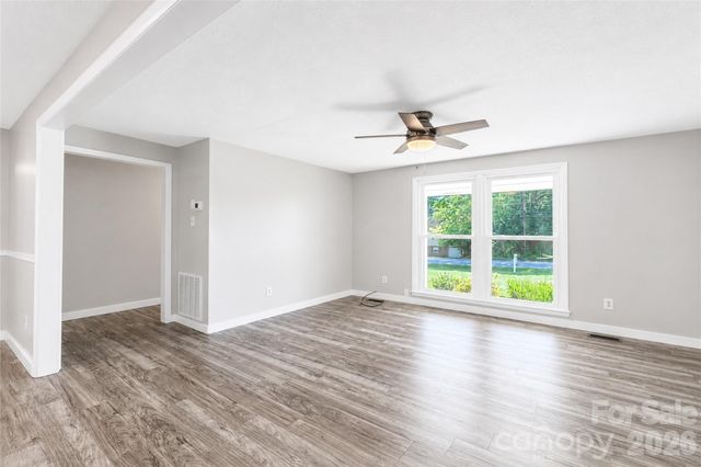 2121 24th Street NE, Hickory, NC 28601