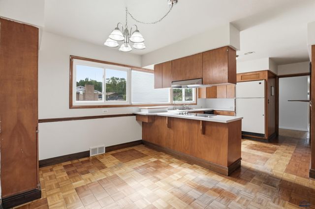 2004 9TH AVE, Rapid City, SD 57701