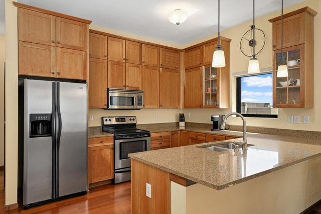 270 4th Street E 309, Saint Paul, MN 55101