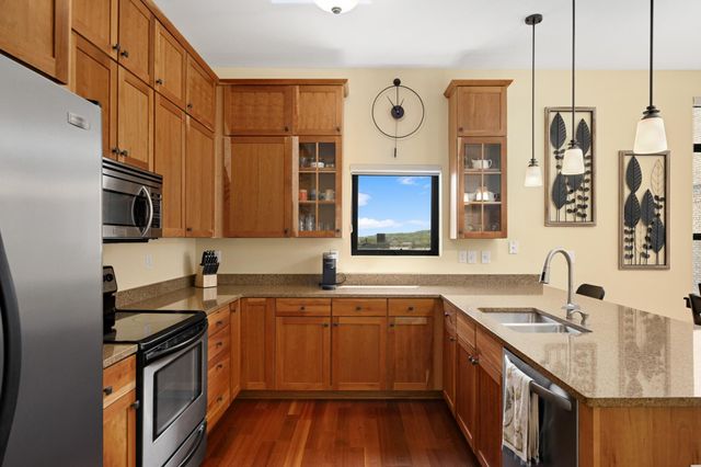 270 4th Street E 309, Saint Paul, MN 55101