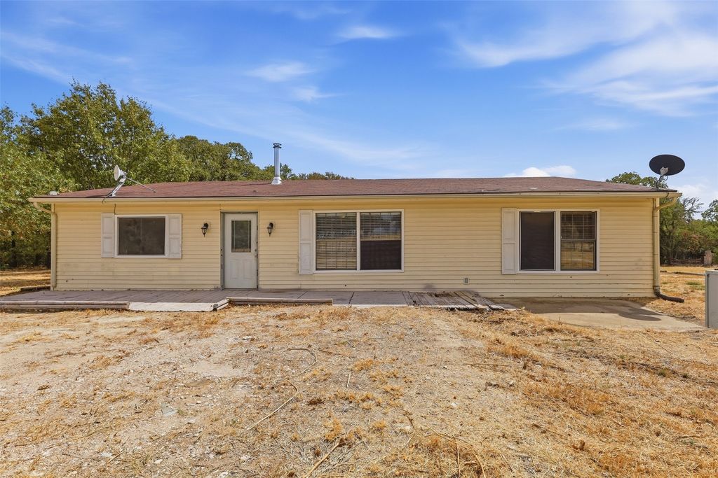 1005 Hickey Court, Granbury, TX 76049 — exterior