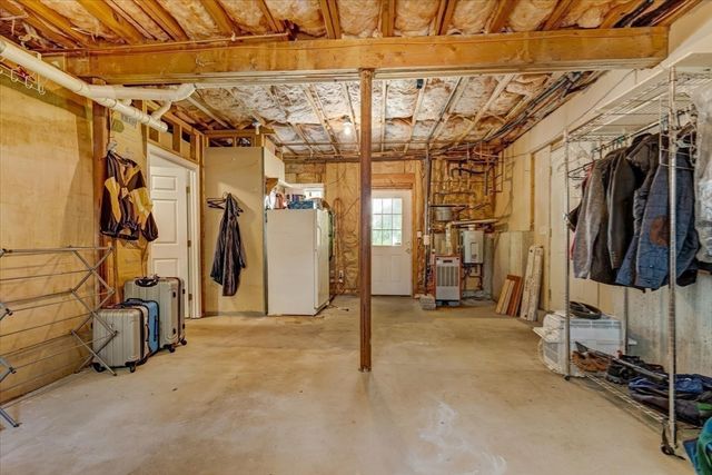38 Hereford Ln, East Bridgewater, MA 02333