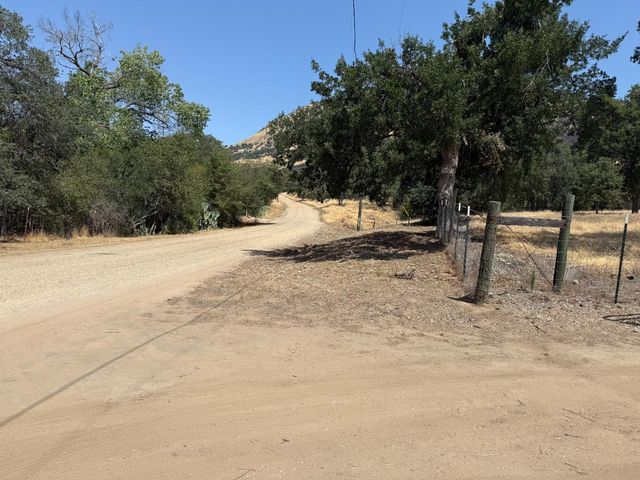 1248 Crane Lane, Yokuts Valley, CA 93675