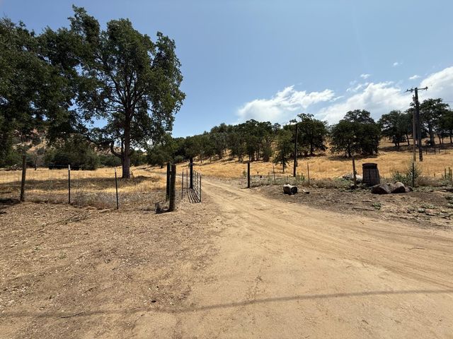 1248 Crane Lane, Yokuts Valley, CA 93675