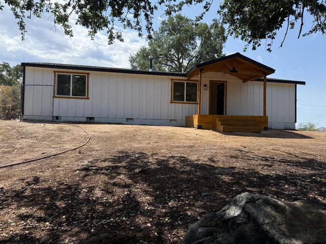 1248 Crane Lane, Yokuts Valley, CA 93675