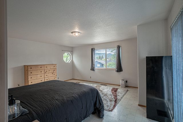 1457 SW Silver Maple Way, Grants Pass, OR 97526