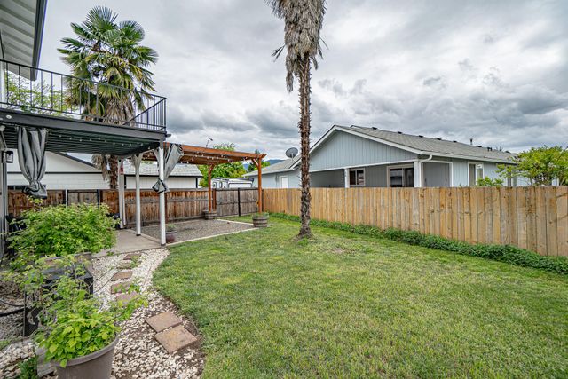 1457 SW Silver Maple Way, Grants Pass, OR 97526