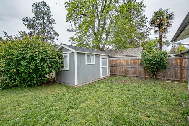1457 SW Silver Maple Way, Grants Pass, OR 97526