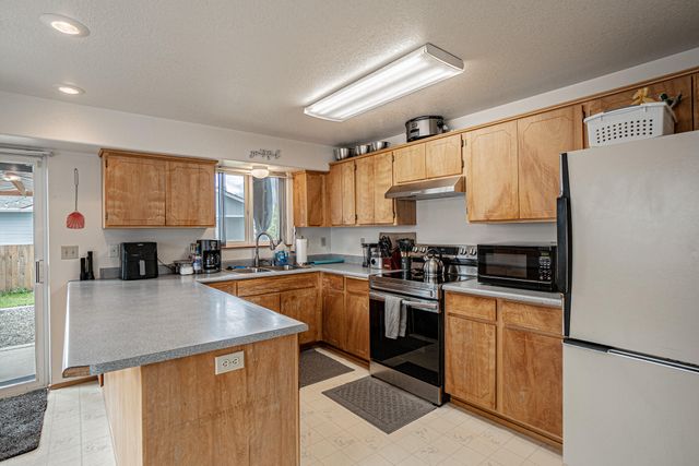 1457 SW Silver Maple Way, Grants Pass, OR 97526