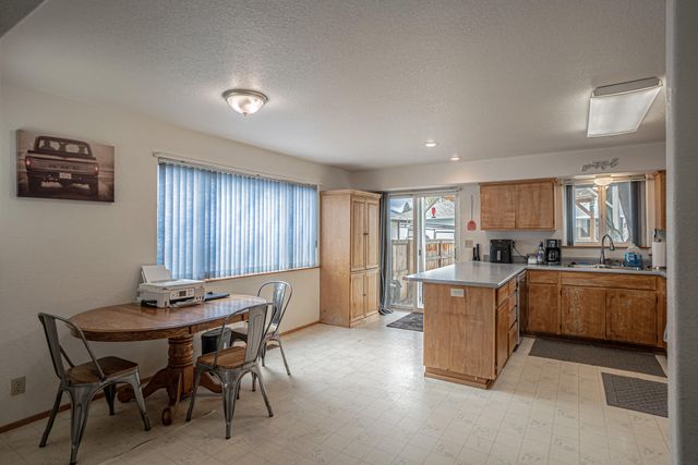 1457 SW Silver Maple Way, Grants Pass, OR 97526