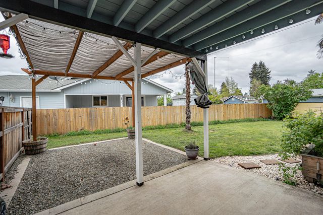 1457 SW Silver Maple Way, Grants Pass, OR 97526