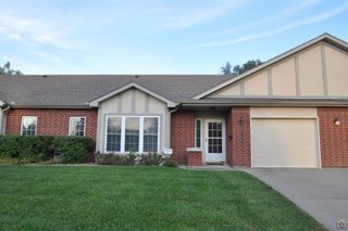 5802 SW Sterling LN, Topeka, KS 66604