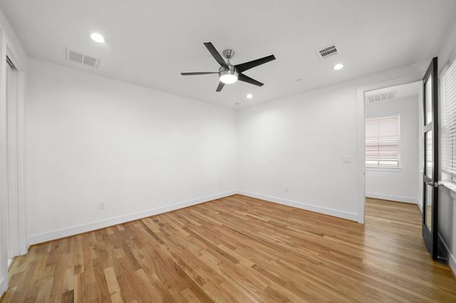 5345 Larkin Street, Houston, TX 77007