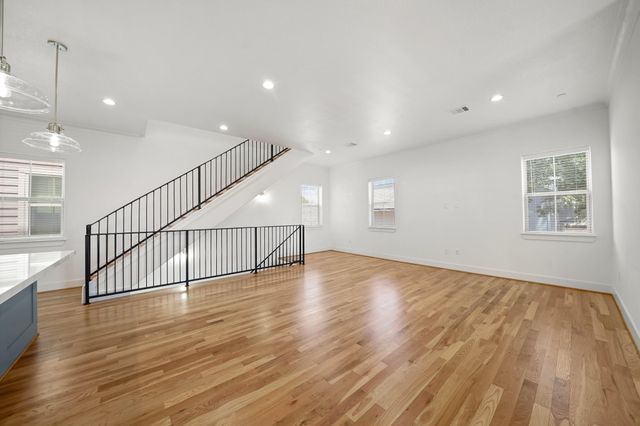 5345 Larkin Street, Houston, TX 77007