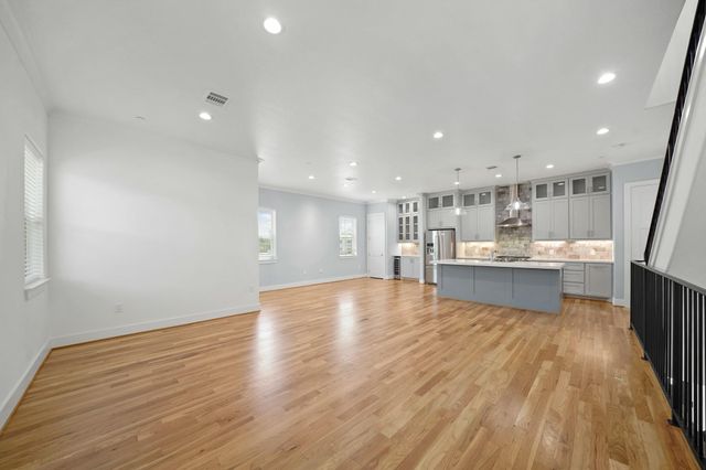 5345 Larkin Street, Houston, TX 77007