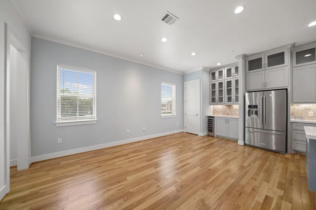 5345 Larkin Street, Houston, TX 77007