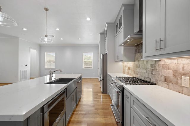 5345 Larkin Street, Houston, TX 77007
