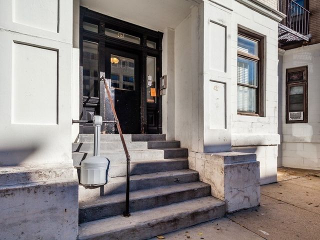 65 Burbank St. 17, Boston, MA 02115