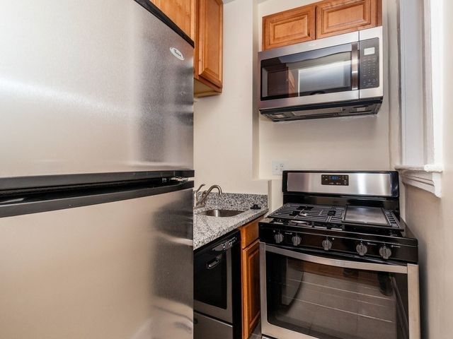 65 Burbank St. 17, Boston, MA 02115
