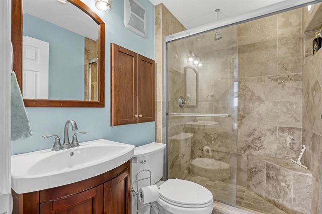 689 NE 6th Court 402, Boynton Beach, FL 33435