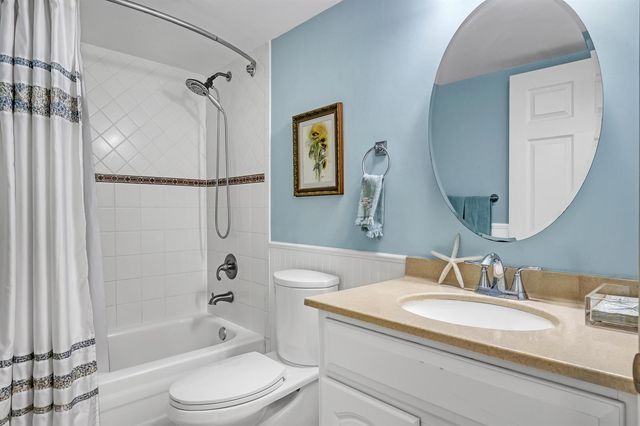 689 NE 6th Court 402, Boynton Beach, FL 33435
