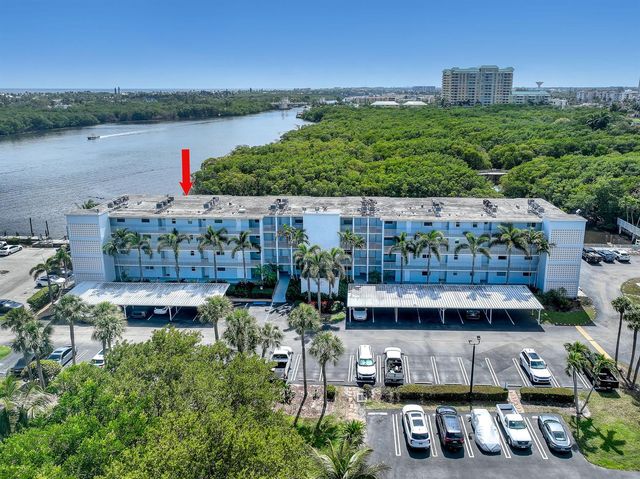 689 NE 6th Court 402, Boynton Beach, FL 33435