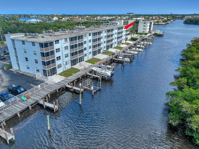 689 NE 6th Court 402, Boynton Beach, FL 33435