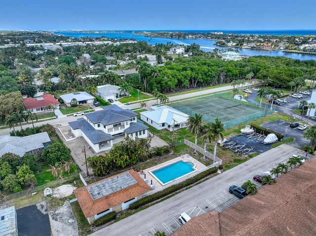 689 NE 6th Court 402, Boynton Beach, FL 33435