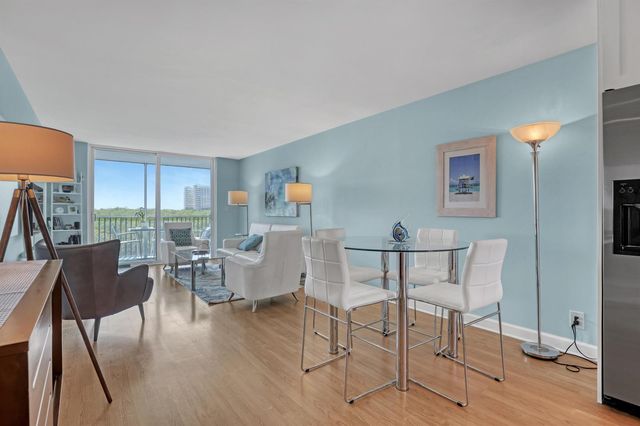 689 NE 6th Court 402, Boynton Beach, FL 33435